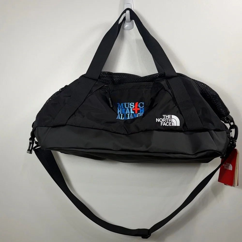 The North Face Apex Duffel Bag. Nylon with shoulder strap.Black.NWT.Logo
